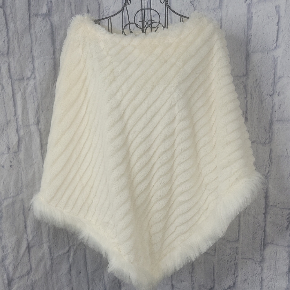 Marc New York Ivory Faux Fur Poncho Cape‎ Size 0X/1X Cozy Chic
